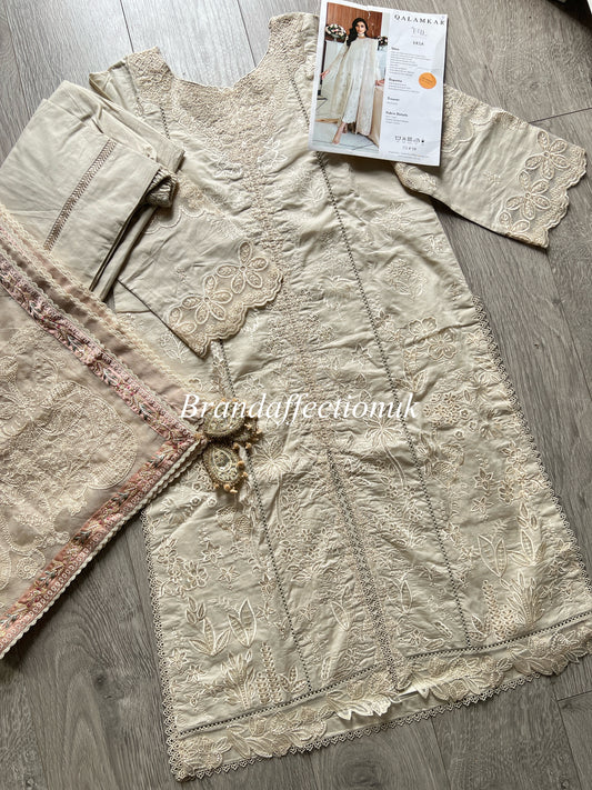 MEDIUM - QALAMKAR EMBROIDERED LAWN SF-4401 ( Ready to ship )